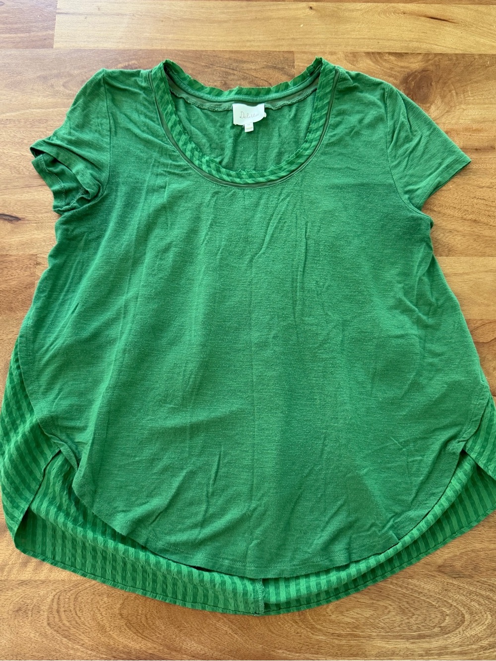 Deletta Kelly Green Short Sleeve Scoop Neck Pleated Back Shirt Size XS